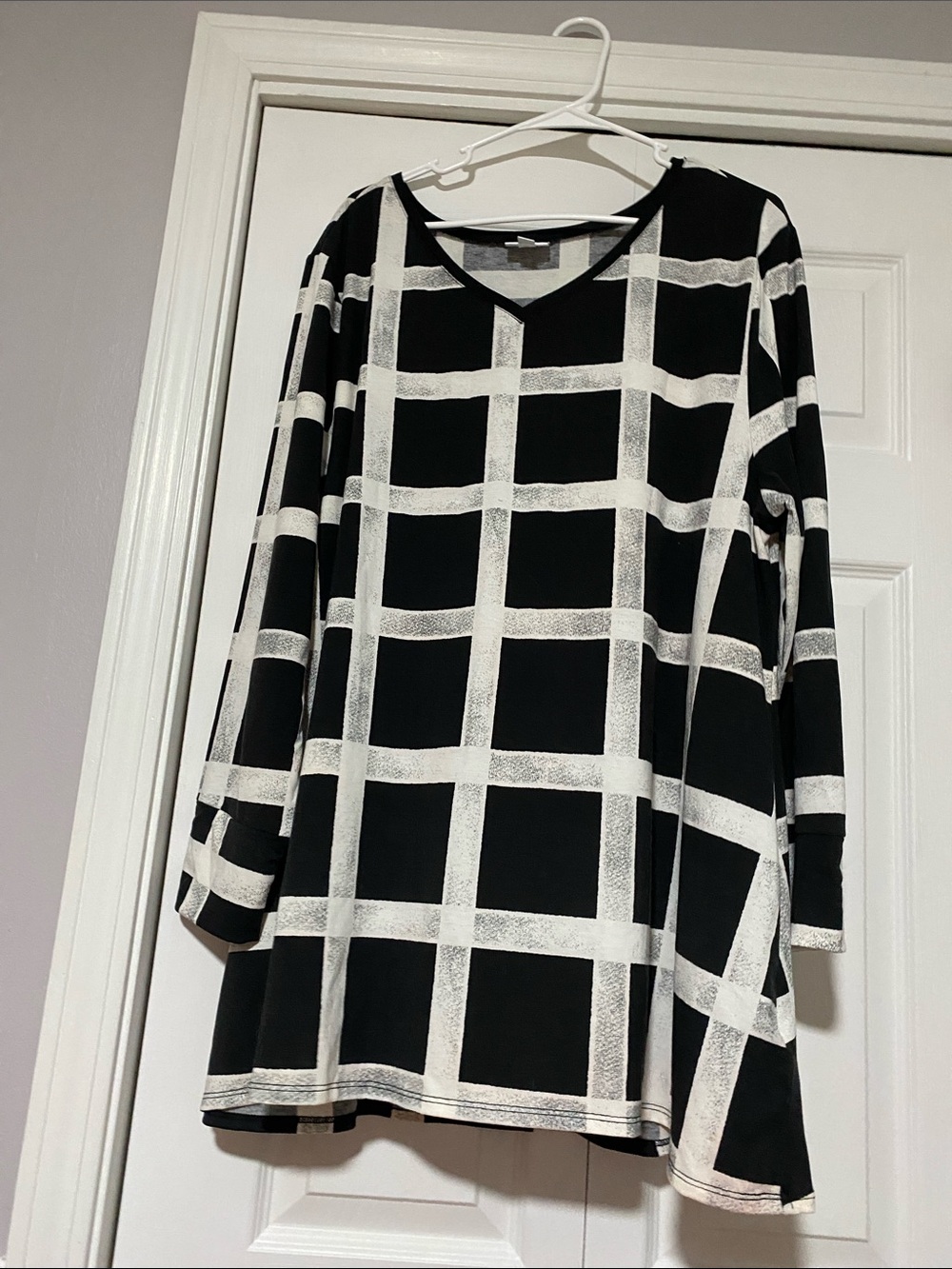 LuLaRoe Black and White Grid V-Neck Long Sleeve Dress